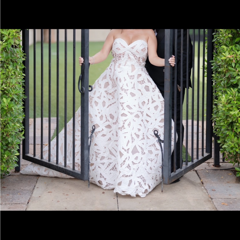 Oscar de la Renta bridal lace ball wedding gown